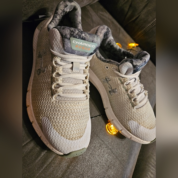 UNDER ARMOUR Charged Rogue 2.5 Women's SZ8 - Picture 10 of 11